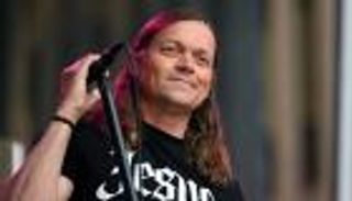 وفاة براد أرنولد صوت فرقة 3 Doors Down عن 47 عاما