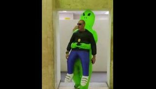 تنكر غريب يقود لضبط مجرمين في ساو باولو