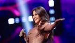 إليسا تعتذر من الجمهور بسبب فستانها