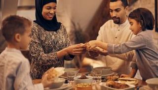 دراسة تكشف دوافع الالتزام بالتغيير الغذائي في رمضان