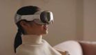يوتيوب يدعم نظارة Apple Vision Pro ويفتح عصر المشاهدة الغامرة