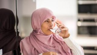تدريب الجسم على شرب الماء بذكاء قبل رمضان يساعد على تجنب العطش الشديد