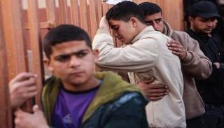 أقارب قتلى الهجمات الإسرائيلية في غزة