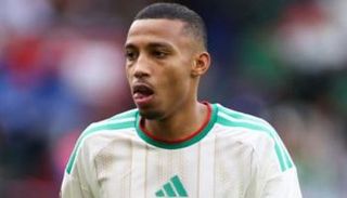 رفيق بلغالي لاعب منتخب الجزائر