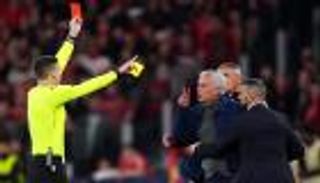 &laquo;ورقة تمنع طرد لاعبي ريال مدريد&raquo;.. مورينيو يكشف سر البطاقة الحمراء