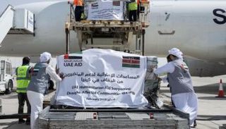 الإمارات ترسل 30 طنا من المساعدات الغذائية إلى كينيا