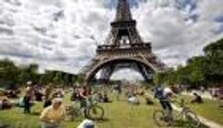 فرنسا تسجل رقما قياسيا في السياحة.. 102 مليون زائر خلال 2025