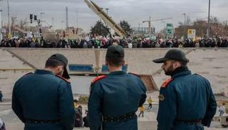 عرض صاروخي خلال احتفال في طهران