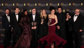 فريق عمل فيلم «معركة تلو الأخرى»