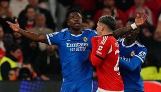 البرازيلي فينيسيوس جونيور ضد بنفيكا