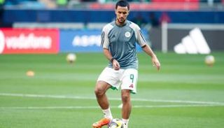 وناس لاعب منتخب الجزائر