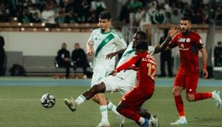 جانب من مباراة ضمك والأهلي في الدوري السعودي
