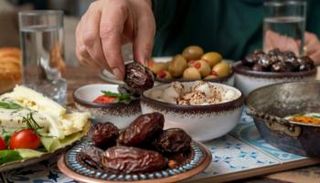 الإفراط في السكريات يعيد الجسم مؤقتا إلى الاعتماد على السكر