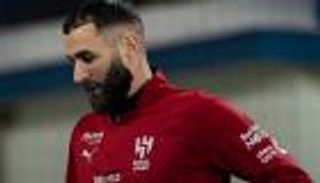 الدوري السعودي.. إصابة مفاجئة لكريم بنزيما تربك الهلال 