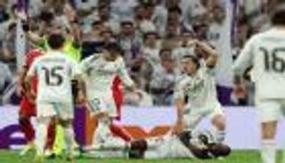 غادر الملعب بالنقالة.. إصابة خطيرة لنجم ريال مدريد