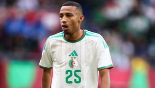 بلغالي مدافع منتخب الجزائر
