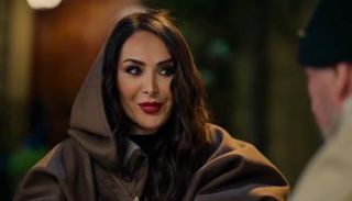 الفنانة السورية قمر خلف