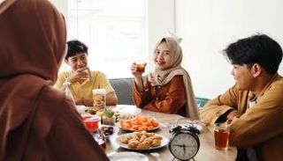 معادلة الوزن في رمضان هي تفاعل معقد أحد عناصره توقيت تناول الطعام