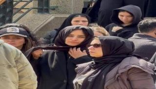 الفنانة زينة في جنازة شقيقها