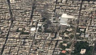 تصاعد الدخان فوق مجمع المرشد خامنئي في طهران