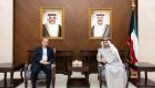 الكويت تستدعي سفير إيران وتجدد التأكيد على حقها في الدفاع عن نفسها