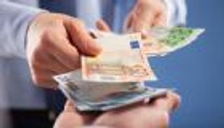 البرلمان الفرنسي يقر تعليق إعانات البطالة.. في حالات الاحتيال