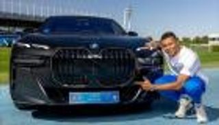 غريم ريال مدريد يحضر كيليان مبابي لقيادة السيارات 