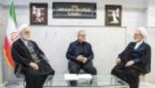 من يحكم إيران الآن؟