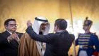 رئيس الإكوادور يمنح ولي عهد أبوظبي وسام الاستحقاق الوطني