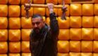 &laquo;قلبي هيقف&raquo;.. دياب ينهار باكيا في &laquo;رامز ليفل الوحش&raquo;