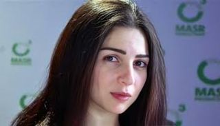 الفنانة مي عز الدين