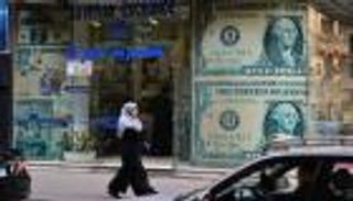 الدولار يتخطى 50 جنيها مصريا لأول مرة منذ 8 أشهر.. سيناريوهات الأيام الصعبة