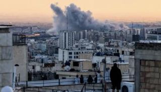 إيرانيون في طهران يراقبون التفجيرات من فوق الأسطح 