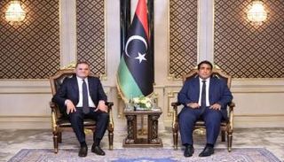 المنفي (يمين) والدبيبة (يسار)