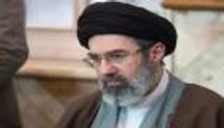 إصبع الحرس على زر الخلافة.. مجتبى خامنئي مرشدا لإيران؟