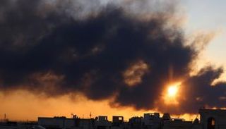 الدخان في سماء طهران جراء الغارات - أ.ف.ب