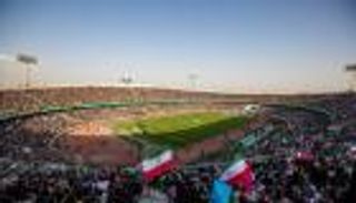 من الداخل والخارج.. الحرب تضرب أكبر ملاعب إيران