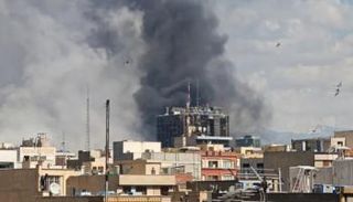 دخان من آثار الهجمات في طهران