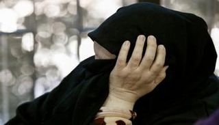 نازحة لبنانية جراء الغارات الإسرائيلية