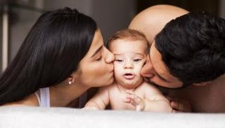 تقبيل المواليد خطر على صحتهم