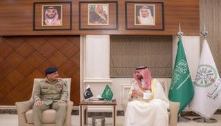 وزير الدفاع السعودي وقائد الجيش الباكستاني
