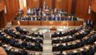 البرلمان اللبناني يمدد ولايته عامين مع تدحرج الحرب لمواجهة شاملة