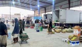 سوق بيع الفاكهة والخضروات بحضرموت