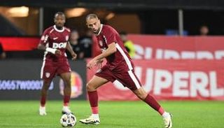 النجم الجزائري إسلام سليماني