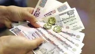 عملات مختلفة من الجنيه المصري