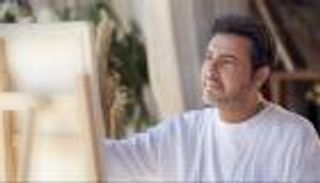 تطورات الحالة الصحية للفنان هاني شاكر.. وصل إلى باريس