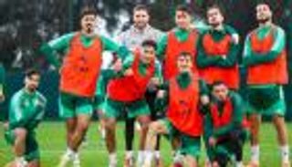 قبل المونديال.. حل دفاعي جديد يطرق أبواب منتخب الجزائر من فرنسا