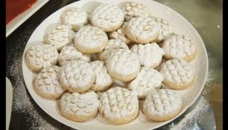 كعك العيد يؤثر سلبيا على صحة بكتيريا الأمعاء