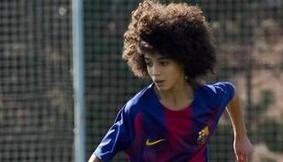 آدم قاروال لاعب برشلونة الواعد