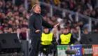 &laquo;برشلونة لا يفكر في دوري الأبطال&raquo;.. رسائل مثيرة من فليك